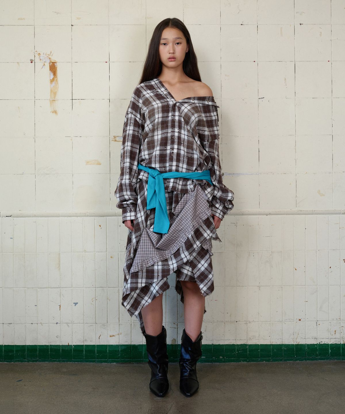 무드베러(MOODBETTER) TWO WAY UNBALANCED CHECK SKIRT BROWN