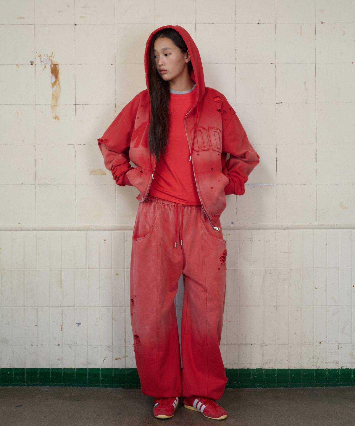 무드베러(MOODBETTER) DAMAGE WASHED SWEATPANTS RED