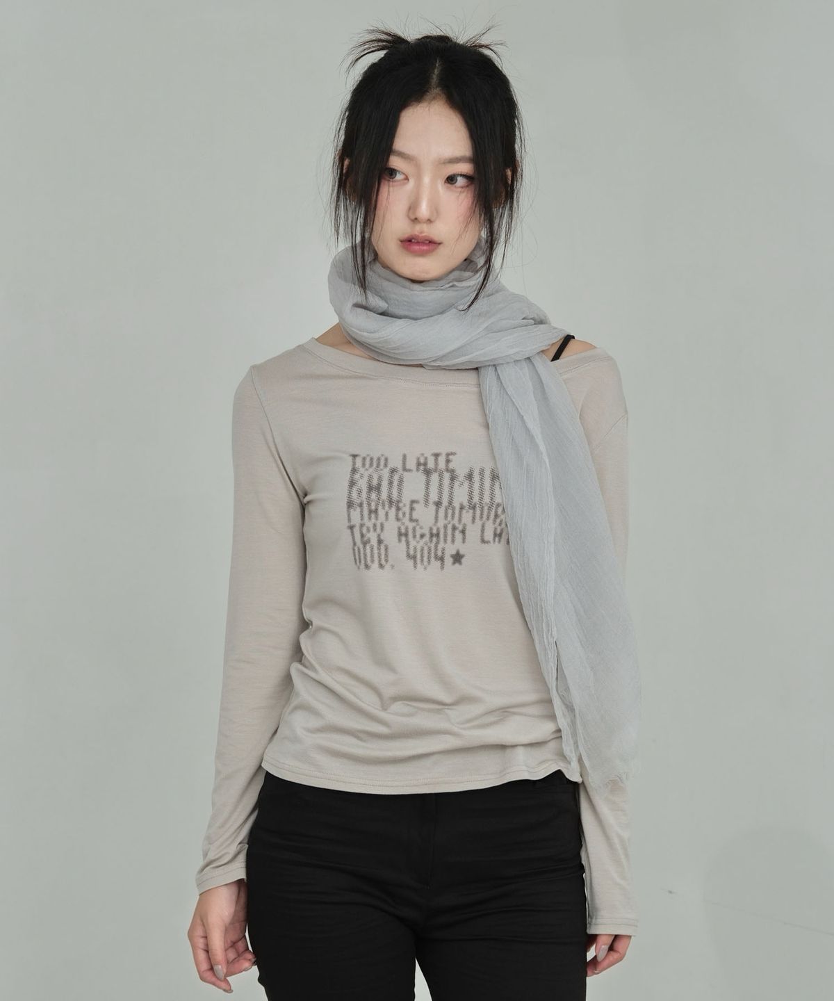오드민(ODDMIN) Pixel Lettering Slim Tee (beige)