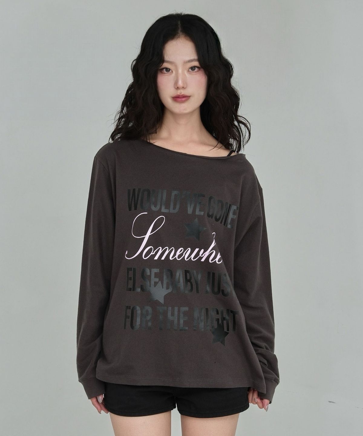 오드민(ODDMIN) Eyelet One Shoulder Long Sleeve (charcoal)