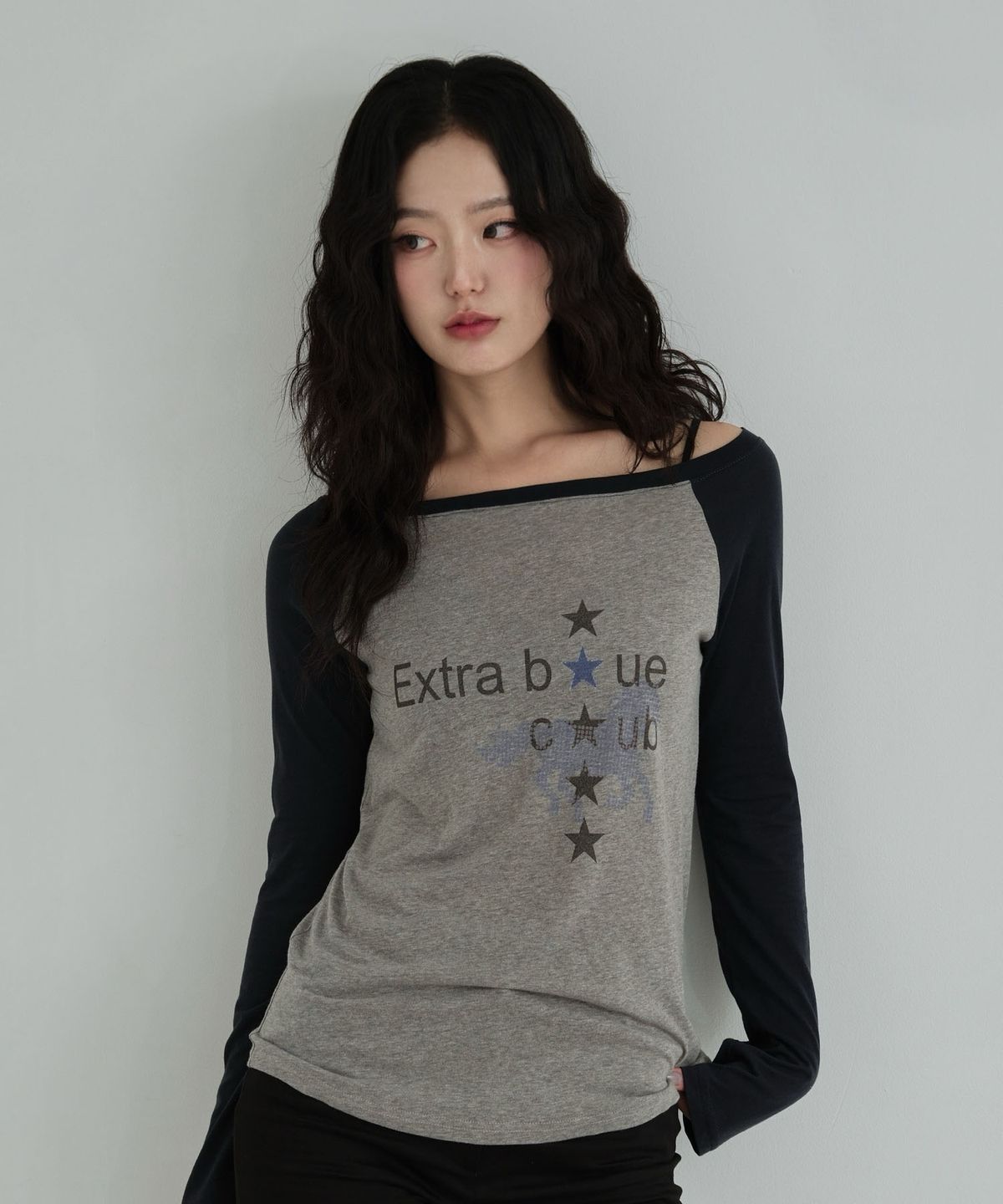 오드민(ODDMIN) Pixel Horse Raglan Tee (navy)