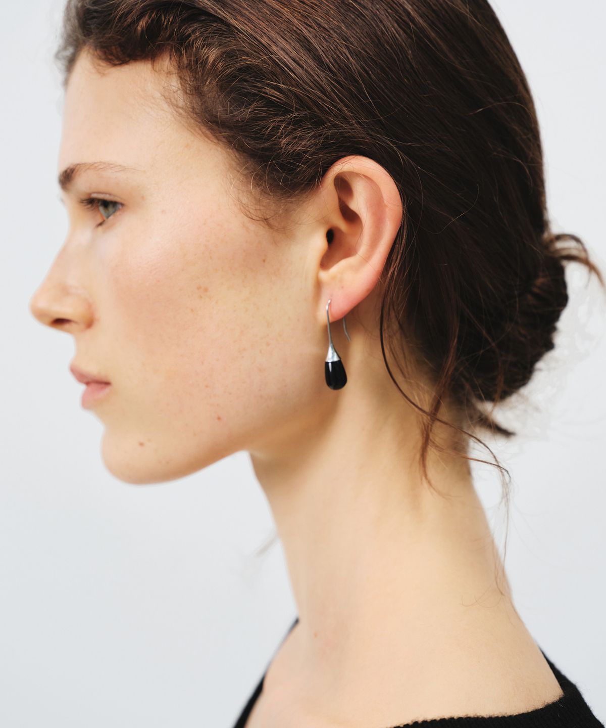 룩캐스트(LOOKAST) 블랙 오닉스 드롭 이어링_실버 / BLACK ONYX DROP EARRINGS_SILVER