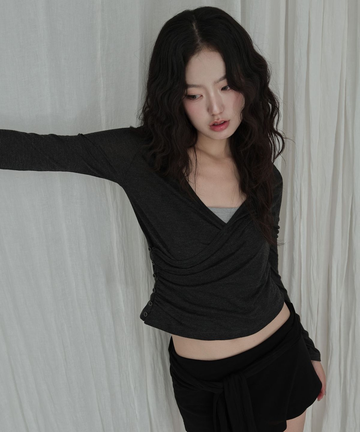 오드민(ODDMIN) Shirring Wrap Button Up Tee (charcoal)