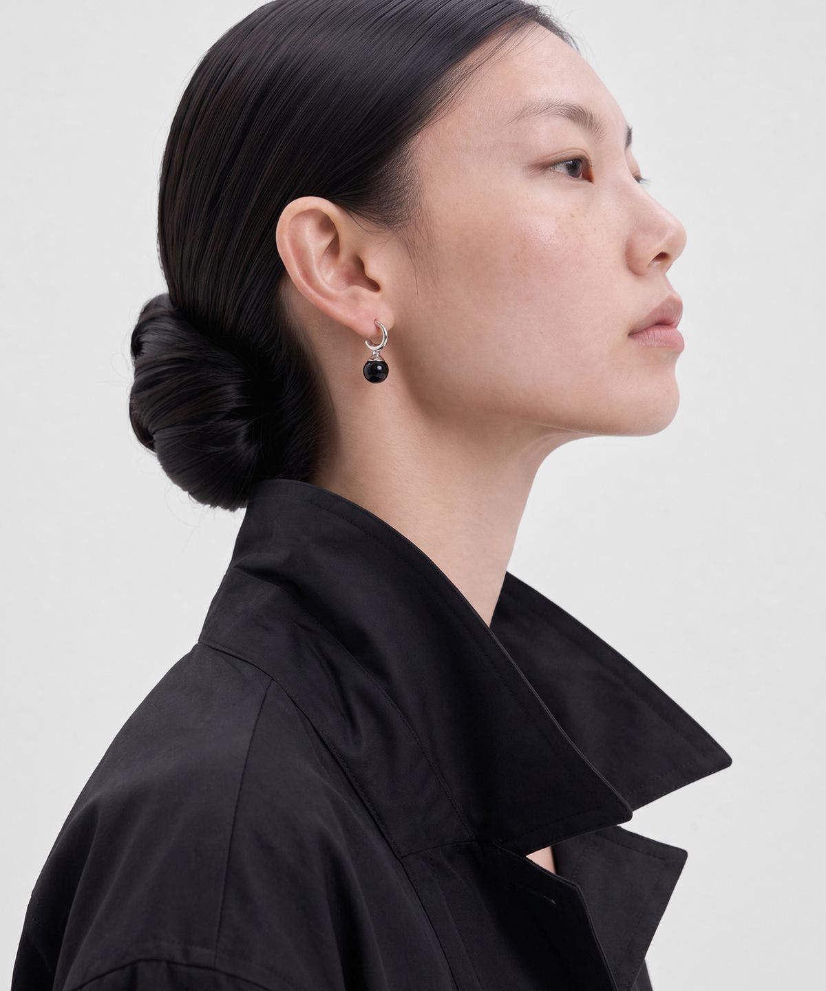 룩캐스트(LOOKAST) 블랙 오닉스 볼 실버 이어링_실버 / BLACK ONYX BALL SILVER EARRINGS_SILVER