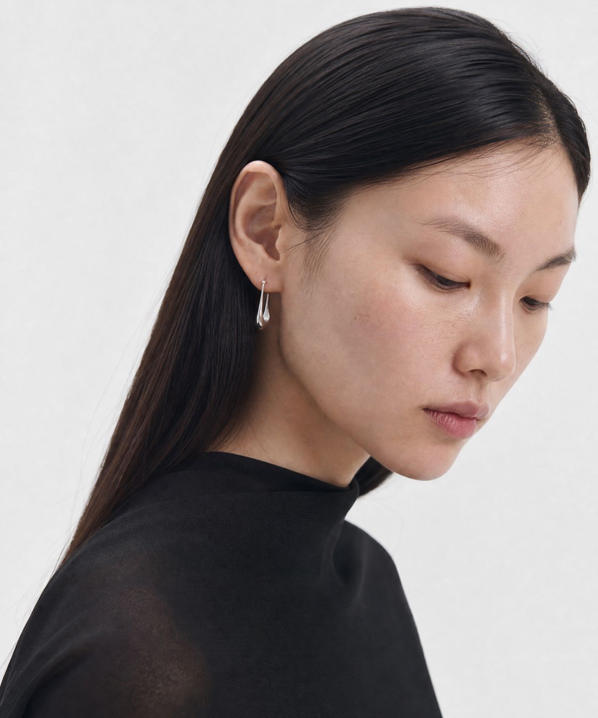 룩캐스트(LOOKAST) 숏 드롭 후프 이어링_실버 / SHORT DROP HOOP EARRINGS_SILVER