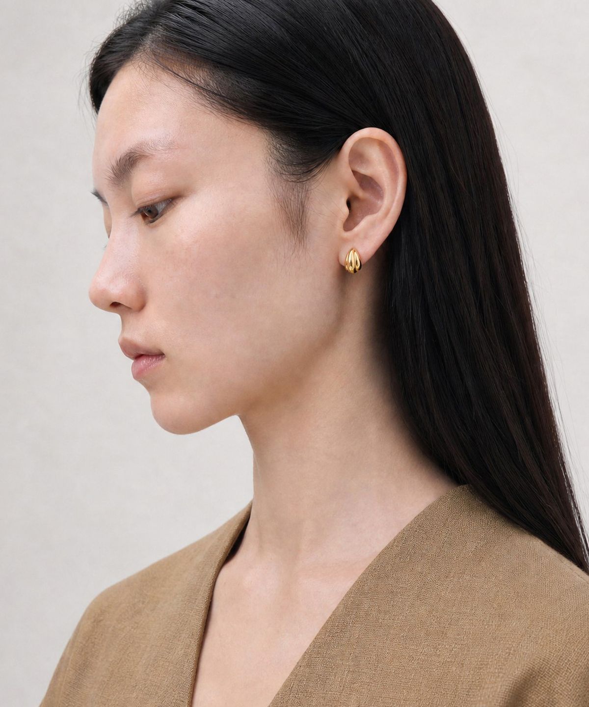 룩캐스트(LOOKAST) 미니 쉘 이어링 / MINI SHELL EARRINGS_2colors