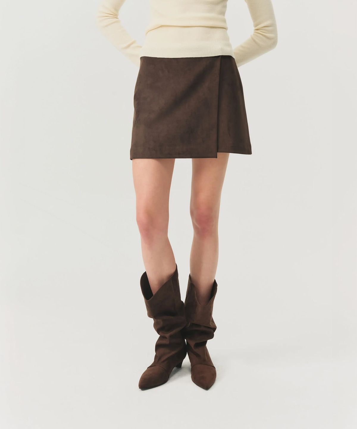 룩캐스트(LOOKAST) 스웨이드 A라인 랩 미니 스커트 / SUEDE A-LINE WRAP MINI SKIRT_2colors