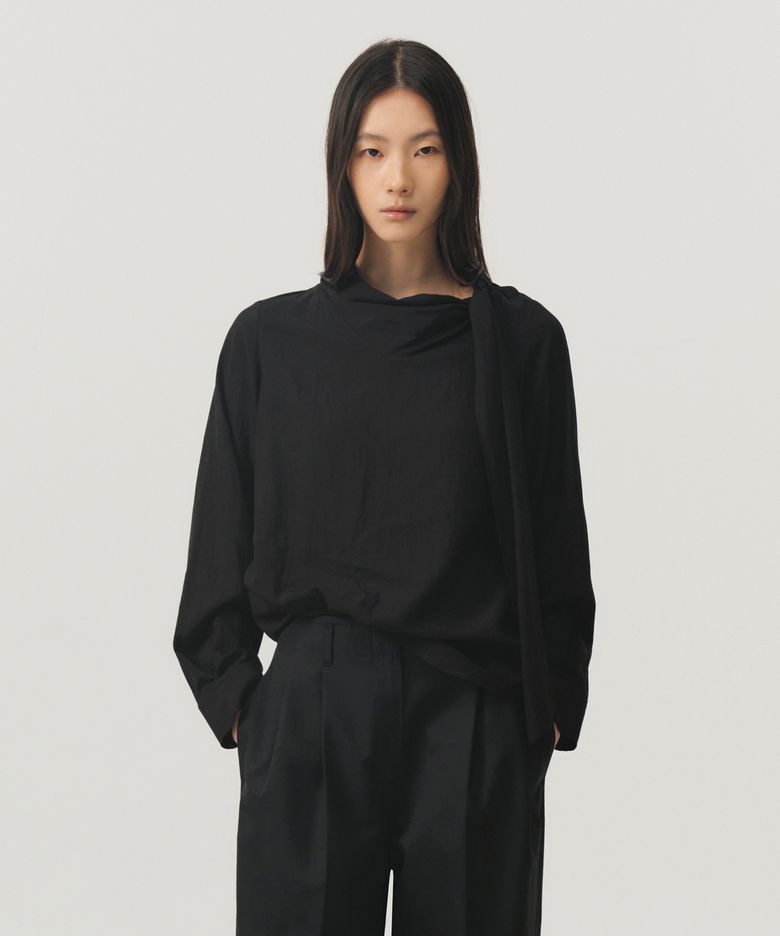 스카프 카울 넥 블라우스_블랙 / SCARF COWL NECK BLOUSE_BLACK