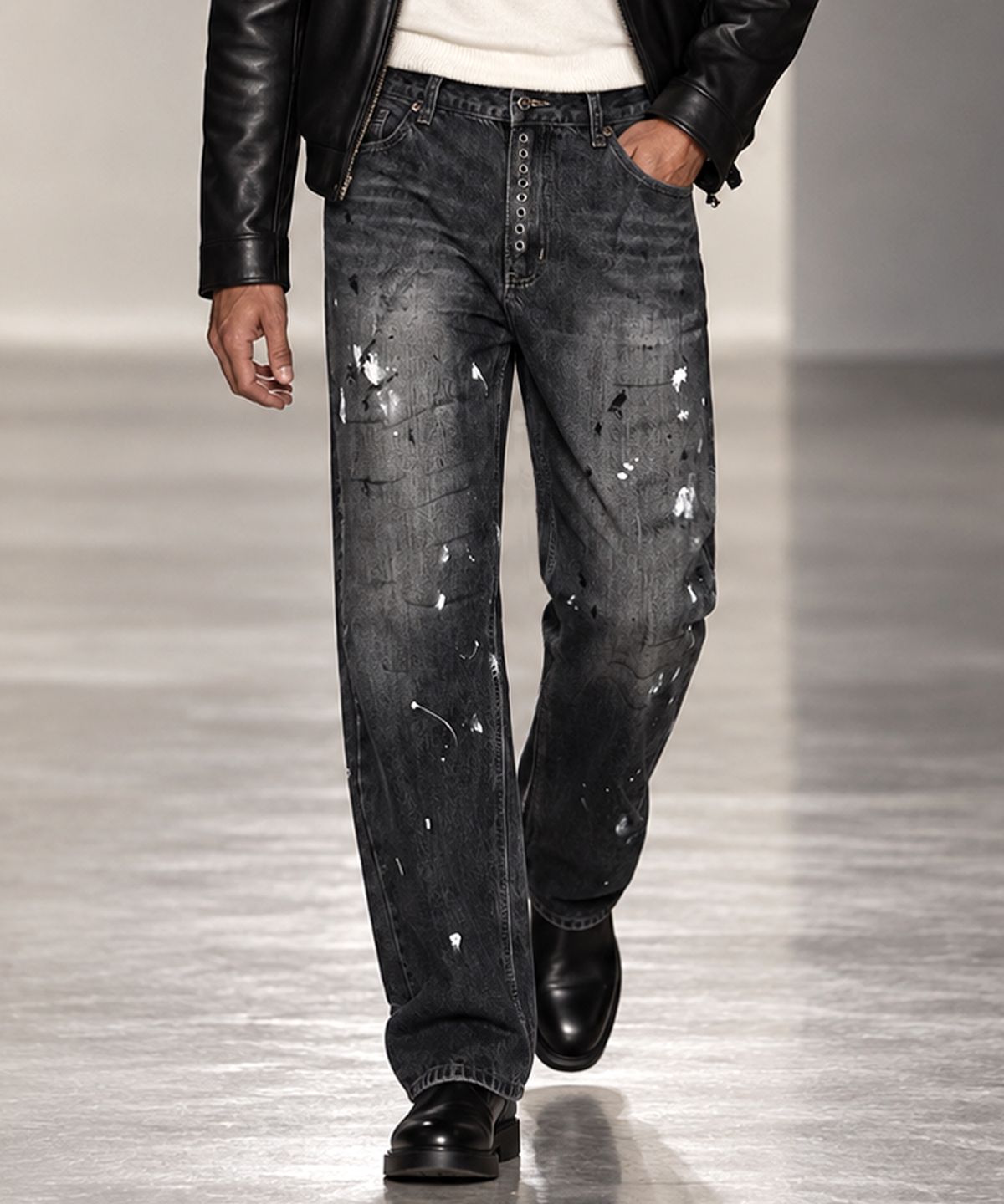 스트라이크(STRIKE) Atelier Faded Paint Eyelet Jeans (BLACK)