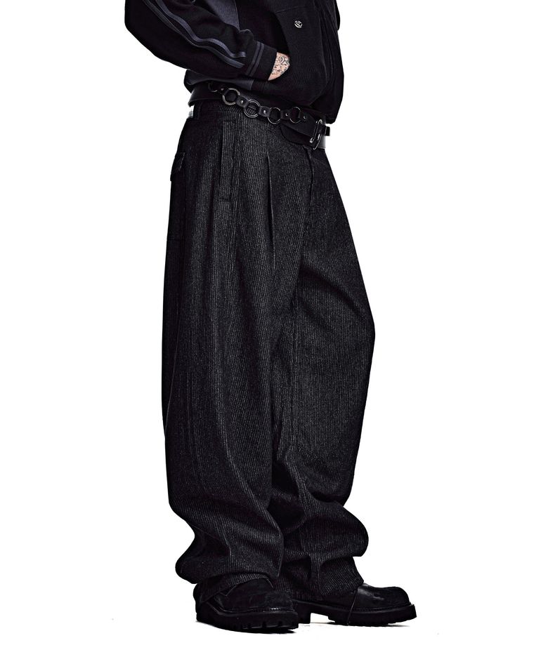 Pinstripe Curved Denim Pants [BLACK]_SEPT084BLACK