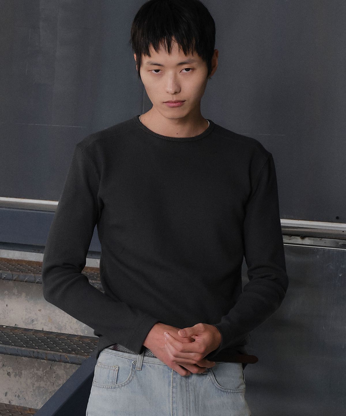 베른(VERN) HEAVY COTTON RIBBED SLIM FIT LONG SLEEVE (CHARCOAL)