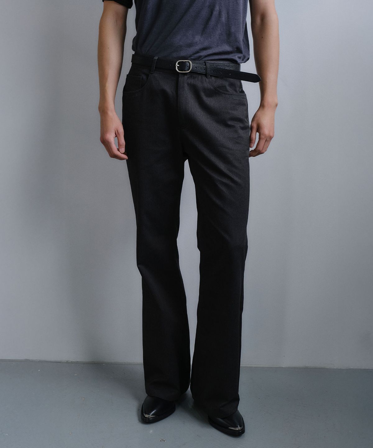 베른(VERN) LUCA FINE COTTON FLARE PANTS (CHARCOAL)