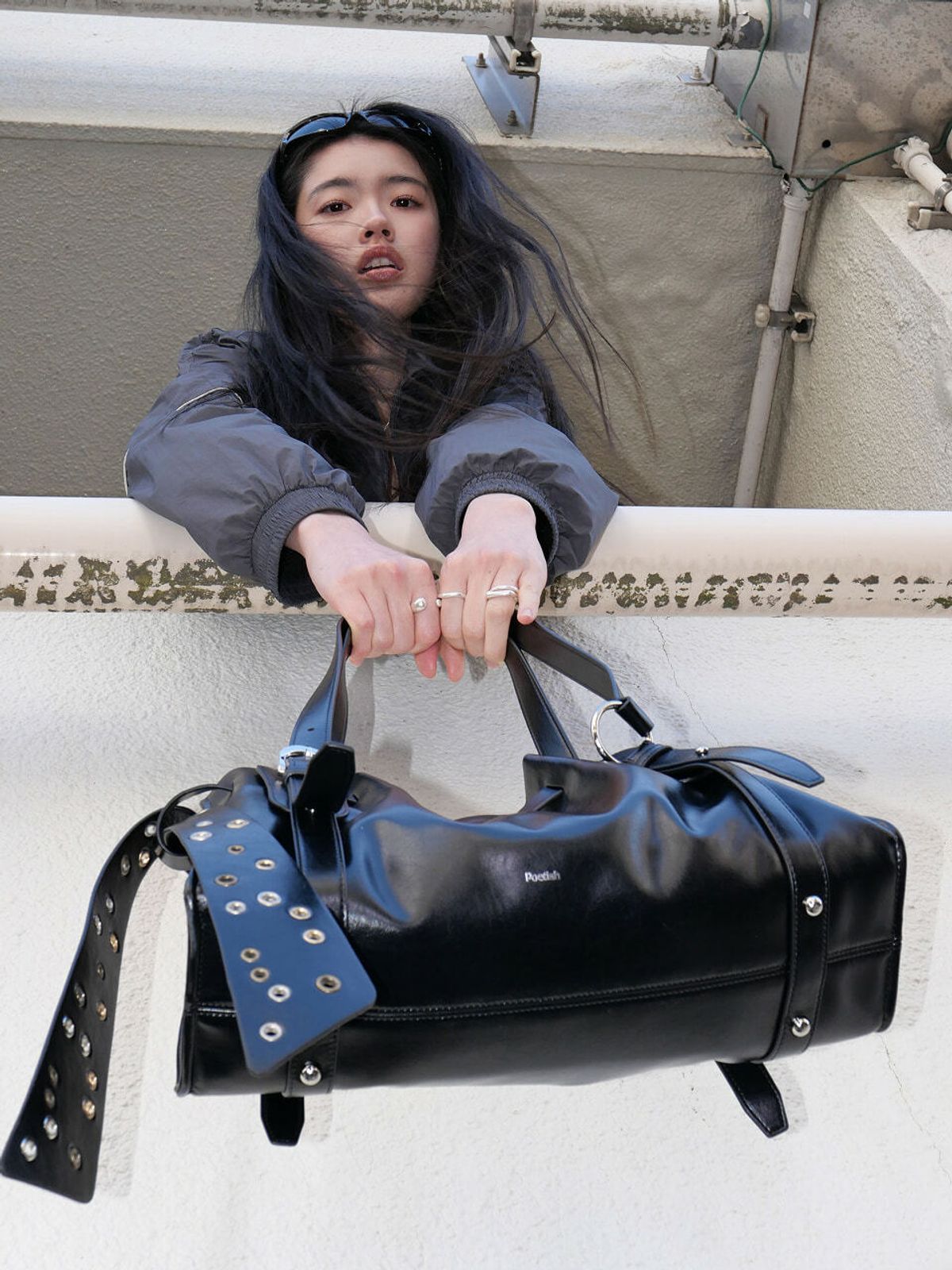 포에티시(POETISH) EYELETS TIE BUCKLE SHOULDER BAG AX6SG107_10