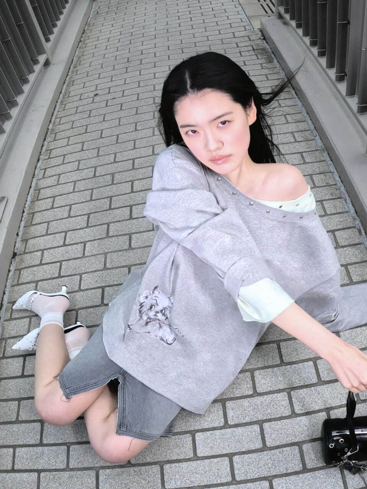 포에티시(POETISH) ANGMAGOM OFF-SHOULDER T-SHIRT AW6SE218_12