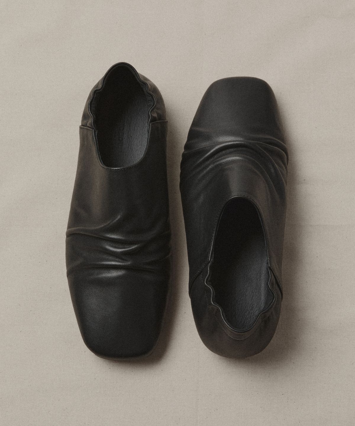 모노리스(MONOLESS) PLEATS (BLACK)
