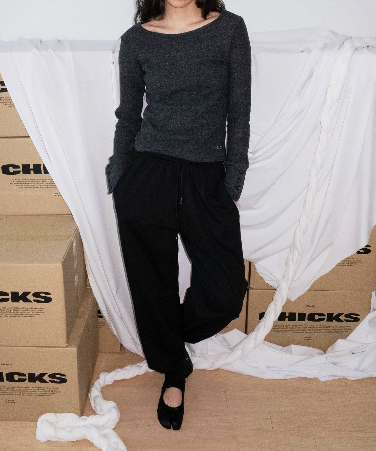 칙스(CHICKS) 레그워머 카프리 하렘 스웻 조거팬츠 블랙