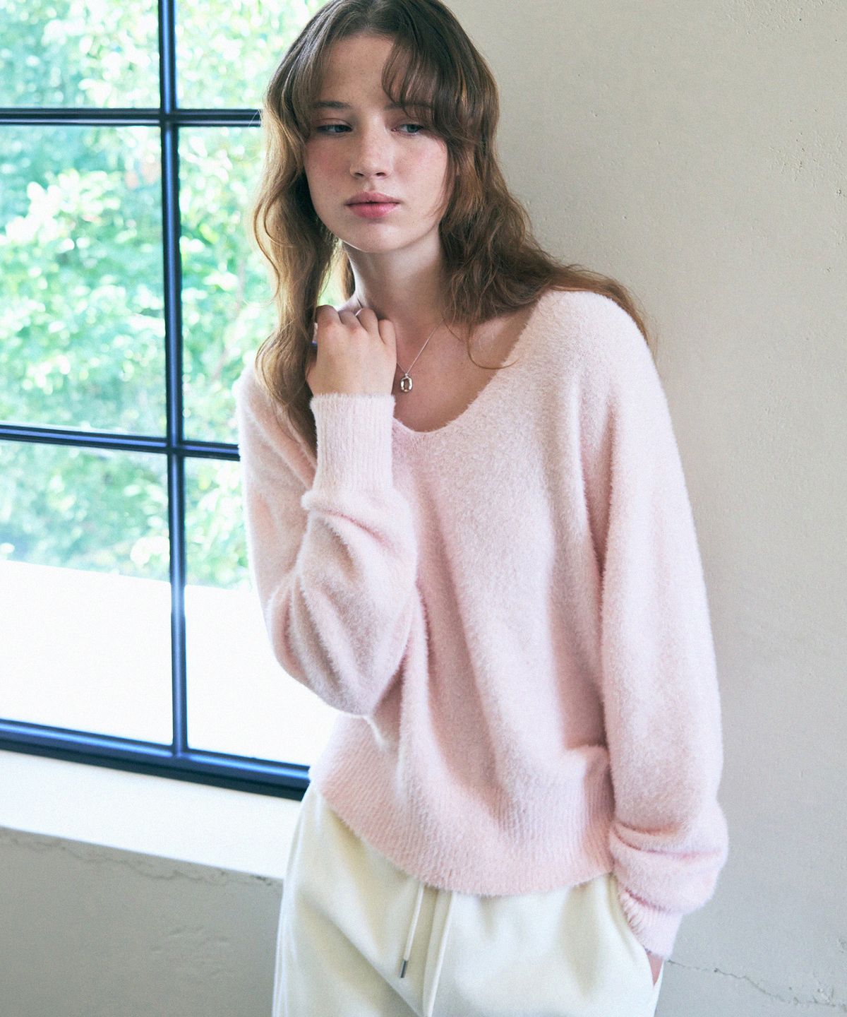 드로우핏 우먼(DRAWFIT WOMEN) 퍼지 헤어리 브이넥 풀오버 니트 [SALMON PINK]