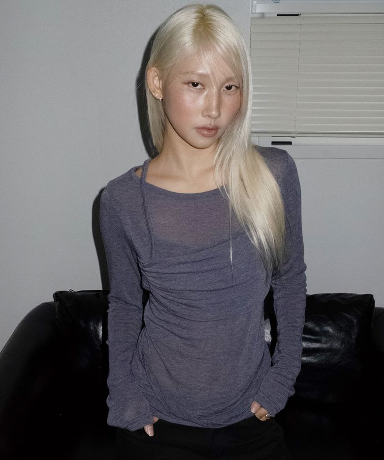 셔링 레이어드 드레이프 슬림 긴팔 티셔츠 차콜멜란지