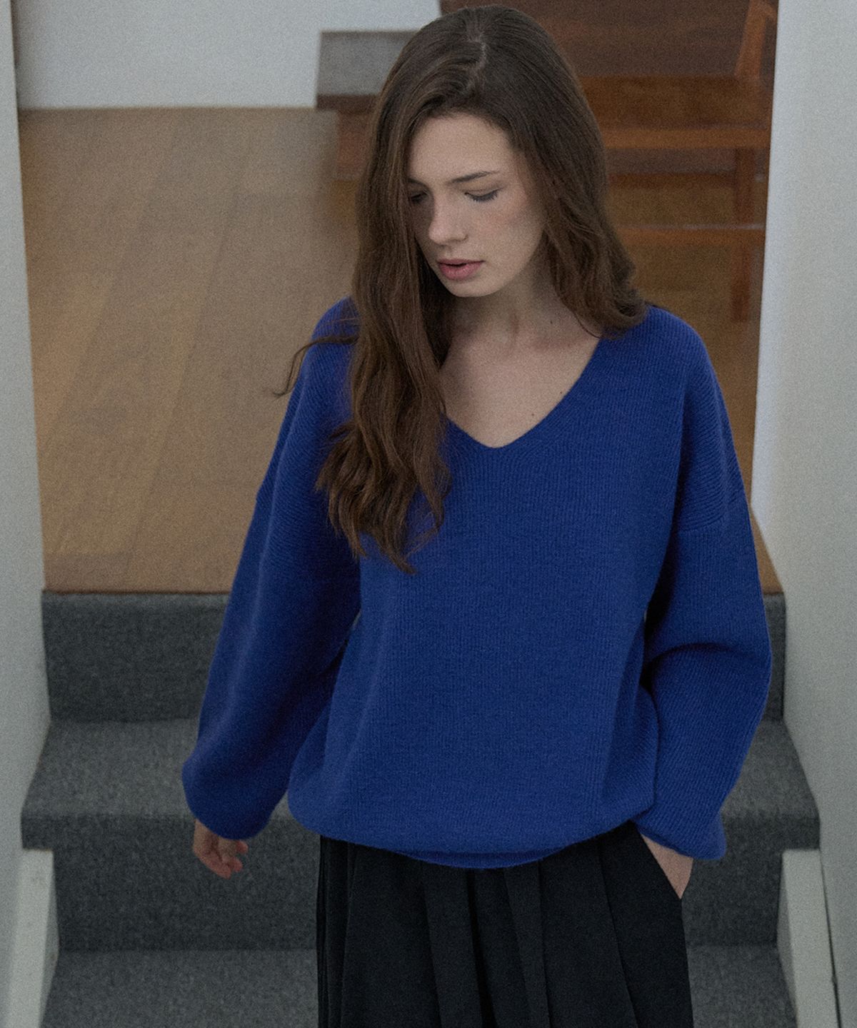 아방(AVANT-G) V-neck Oversized Knit Pullover - BLUE