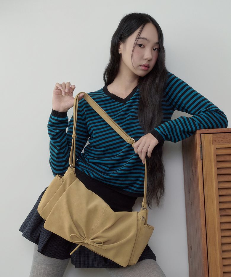 허그 스웨이드 숄더백_35061SH(2color)