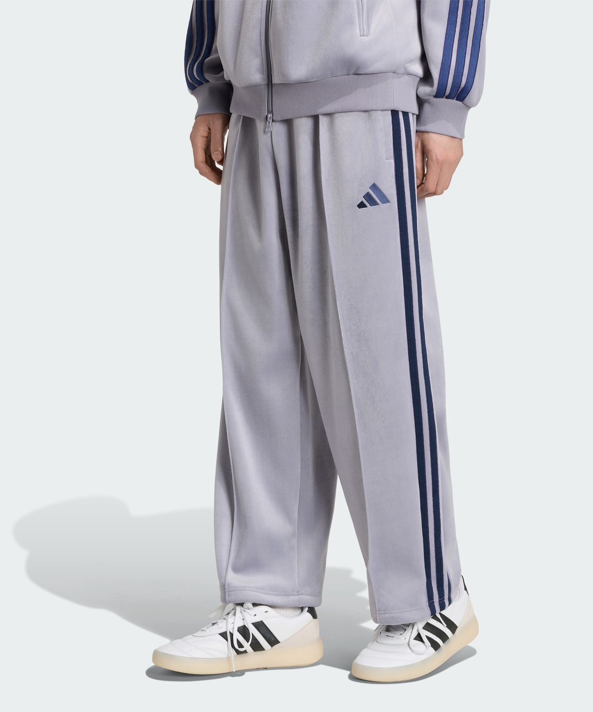 아디다스(ADIDAS) 스타디움 루즈 핏 벨루어 풀렝스 오픈 헴 트랙 팬츠 KV5903