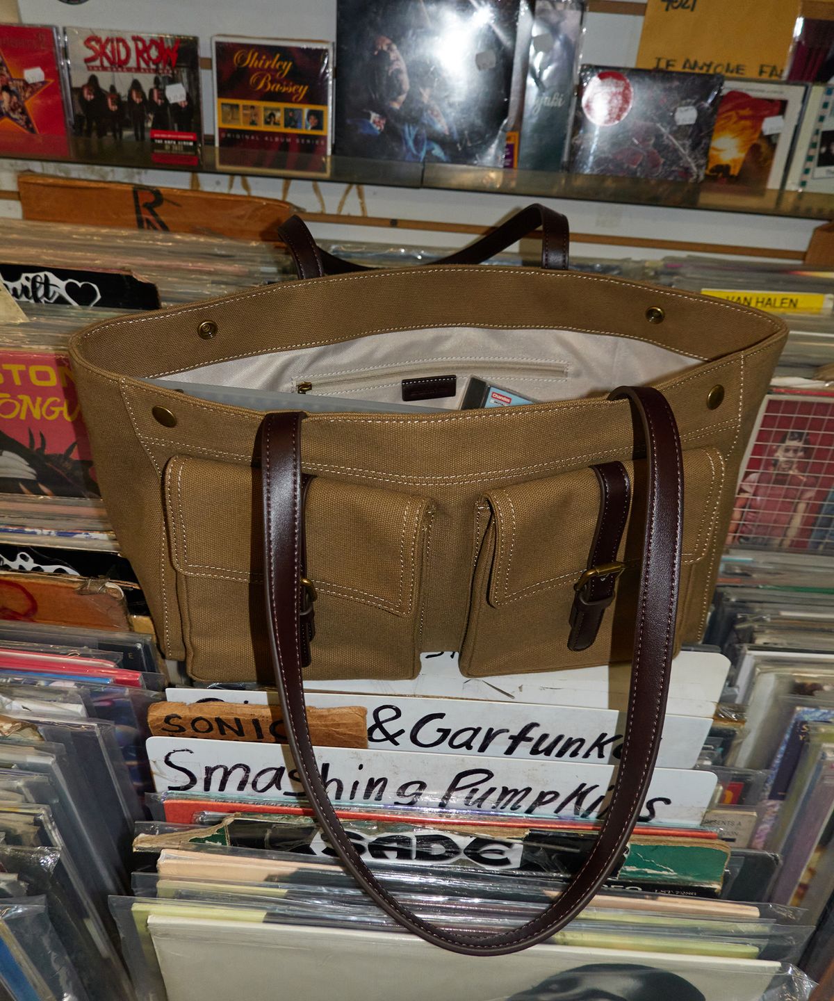 Bukey Pocket Shoulder Bag (Cotton Camel)