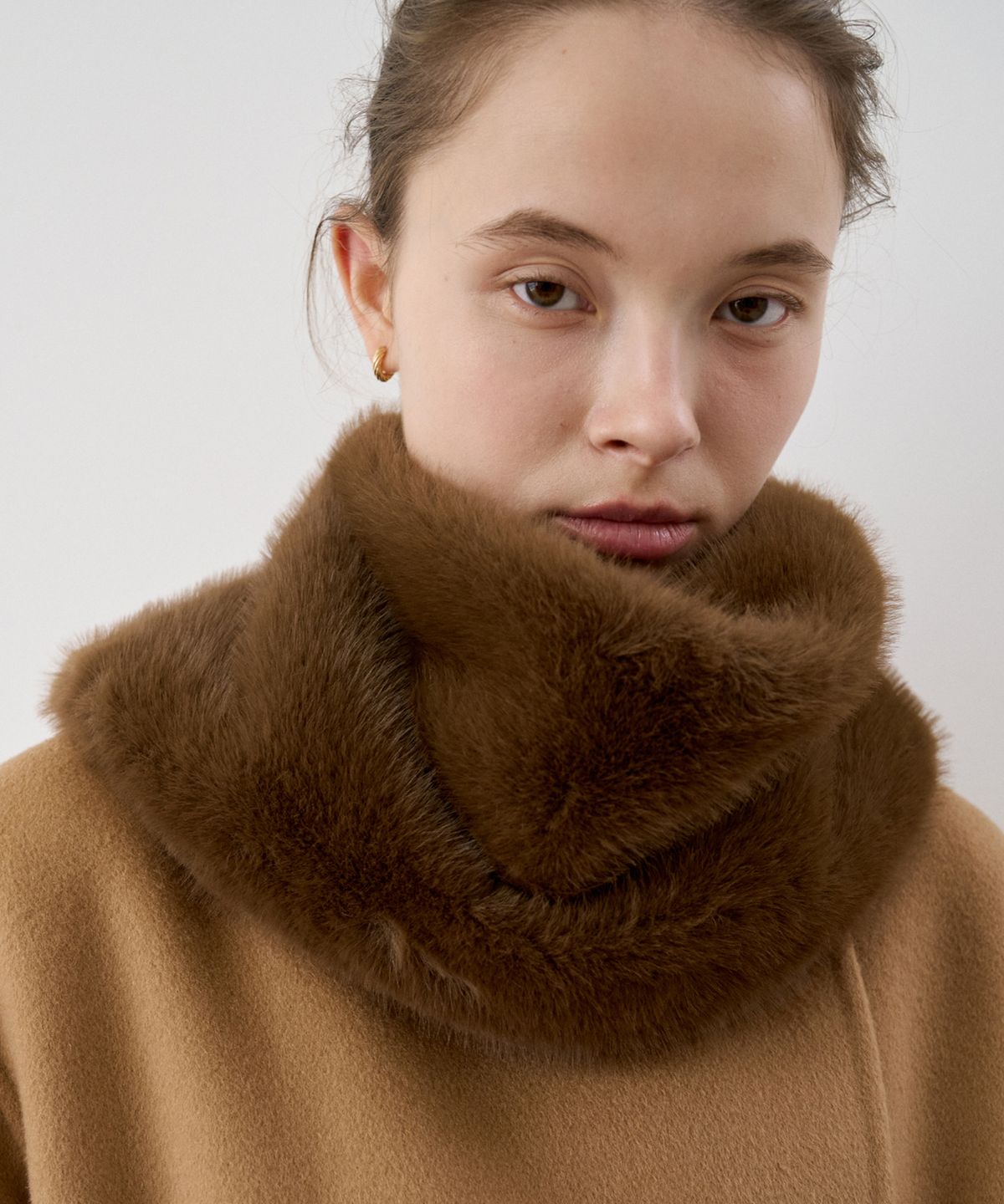 이보크에라(EVOKEERA) Moire Faux Fur Muffler(Brown)