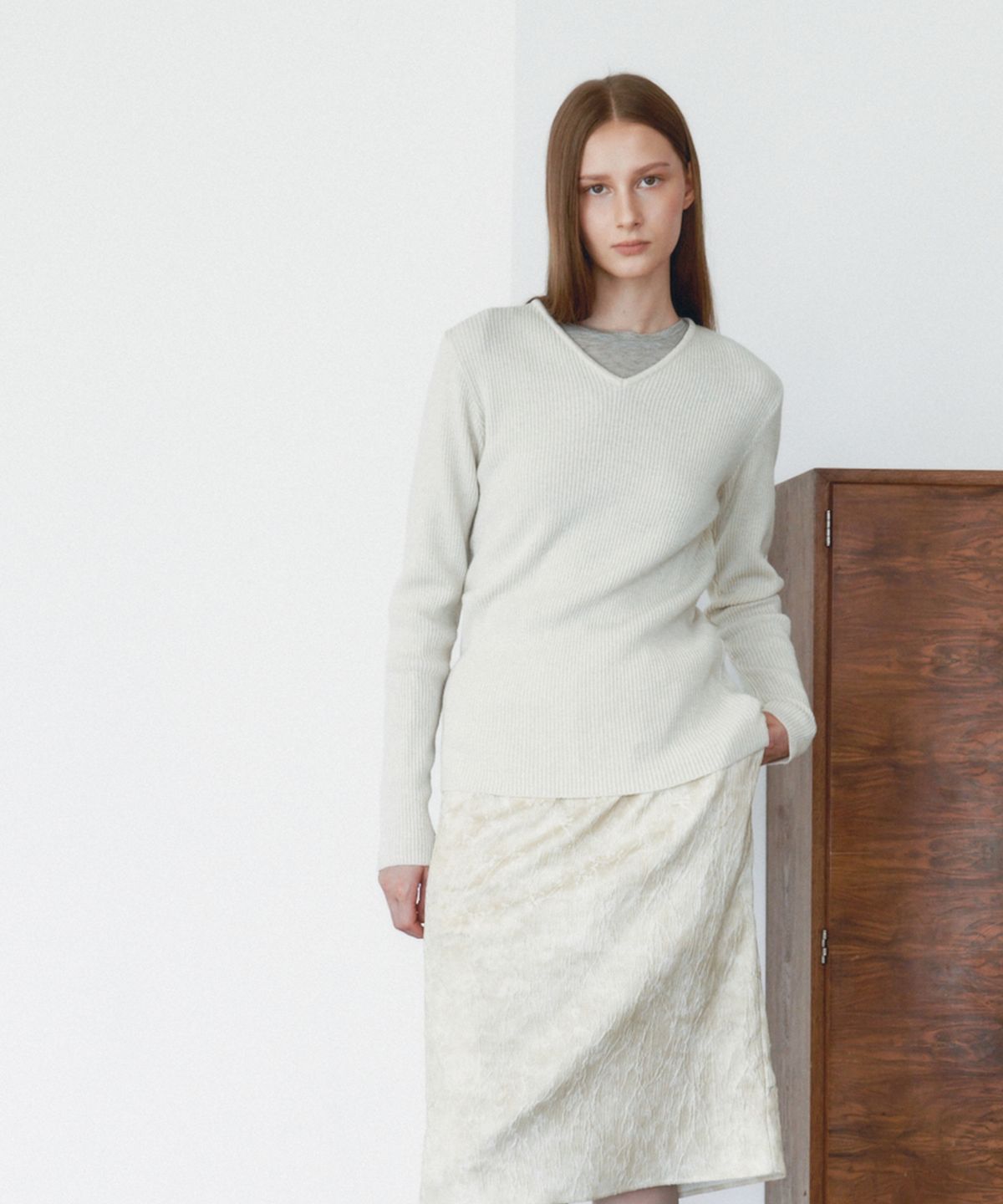 더라이(THERYE) Merino Wool V-Neck Knit(Ivory)