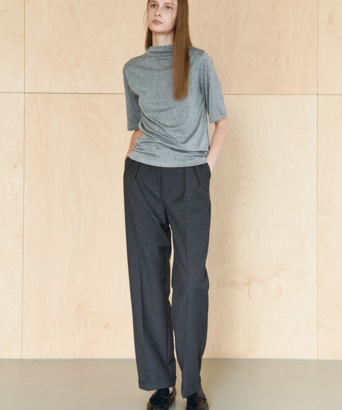 더라이(THERYE) Tailored Wool Pintuck Trousers(Charcoal)