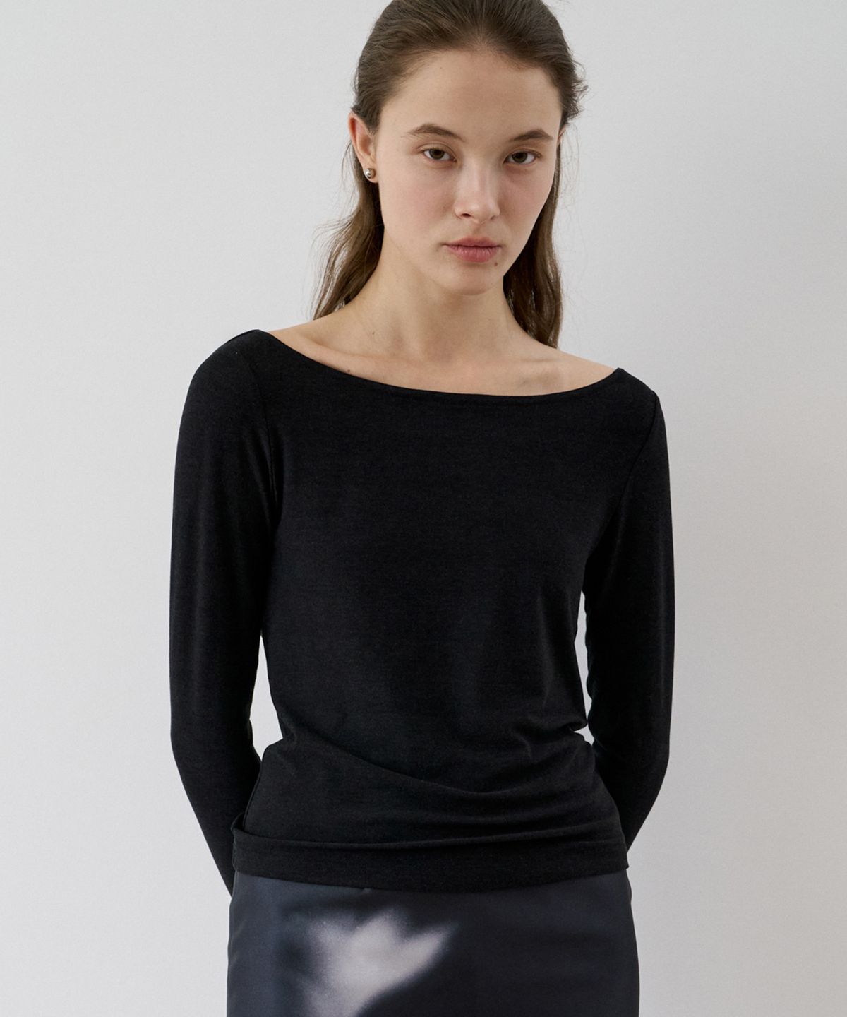 이보크에라(EVOKEERA) Back Cowl Slim Fit T-Shirt(Charcoal)