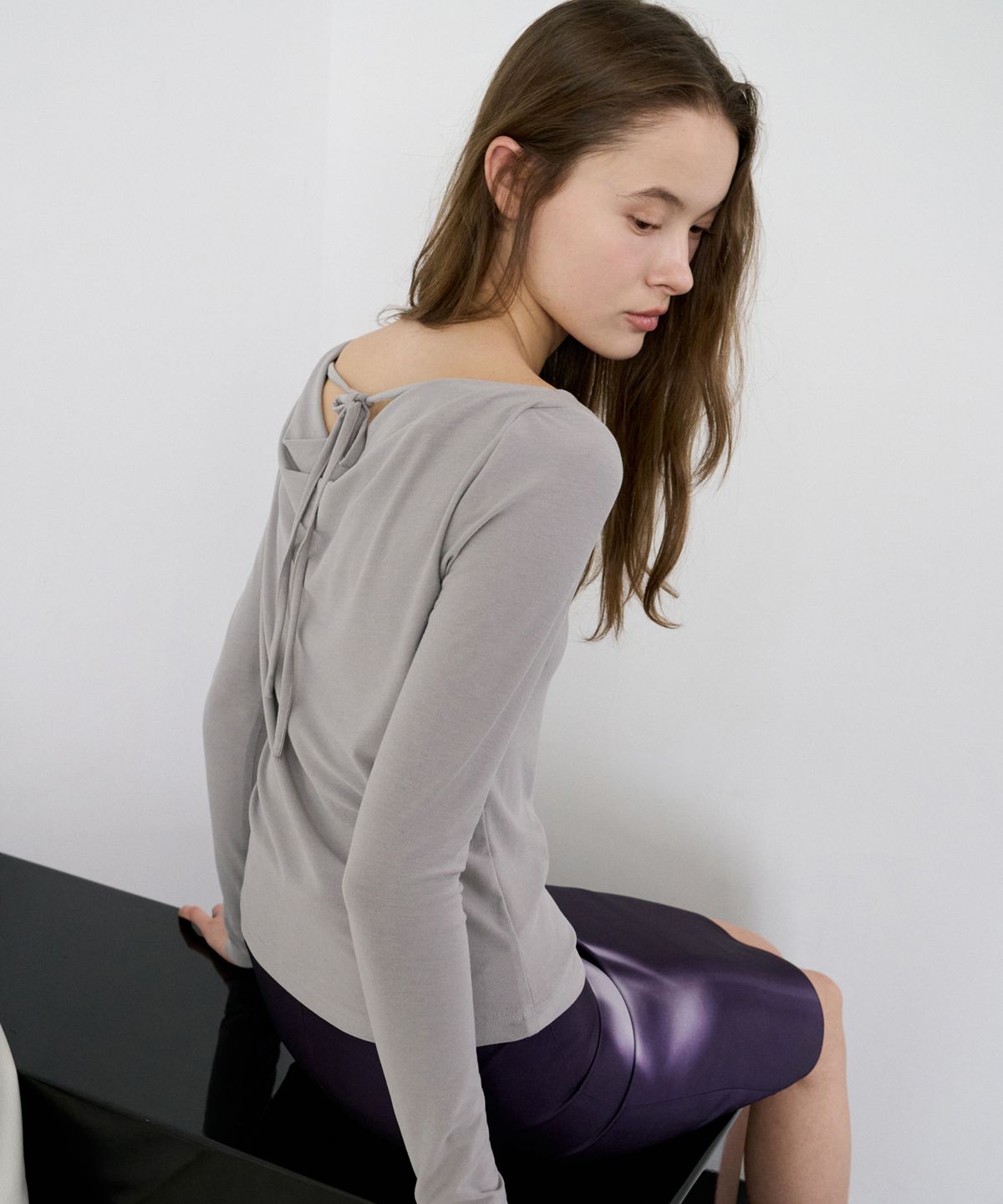 이보크에라(EVOKEERA) Back Cowl Slim Fit T-Shirt(Soft Gray)