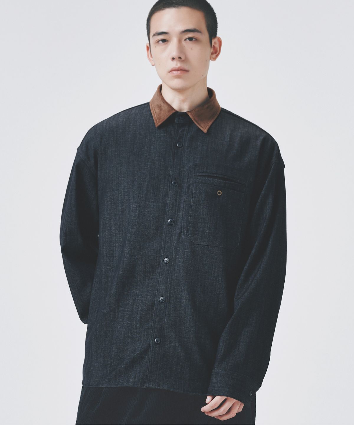 콜드블랭킷(COLD BLANKET) 스웨이드 배색 오버핏 스트레치 데님 셔켓 네이비