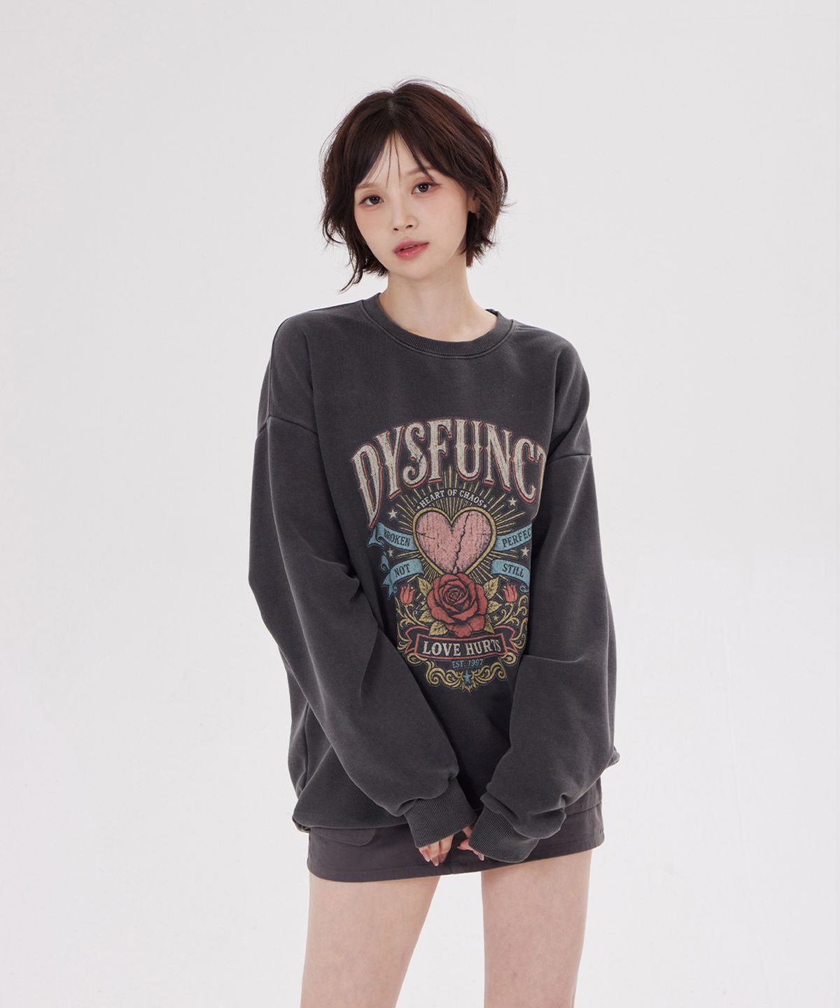 디스펑트(DYSFUNCT) LOVE HURTS VINTAGE PIGMENT SWEATSHIRT(CHARCOAL)