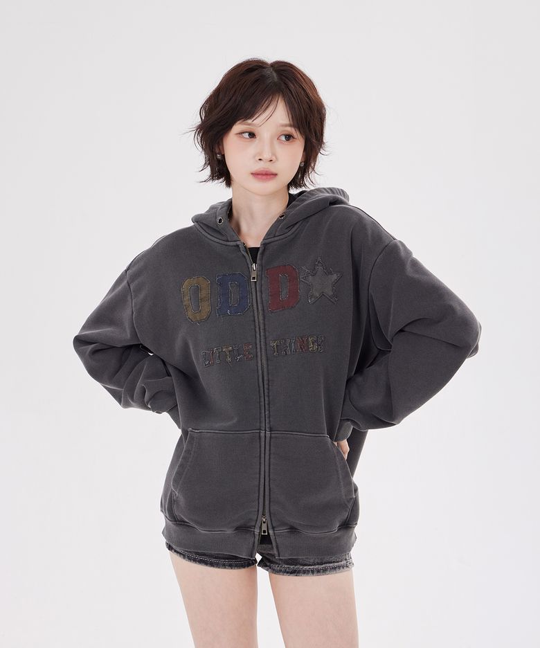 ODD PIGMENT APPLIQUE ZIP-UP HOODIE(CHARCOAL)