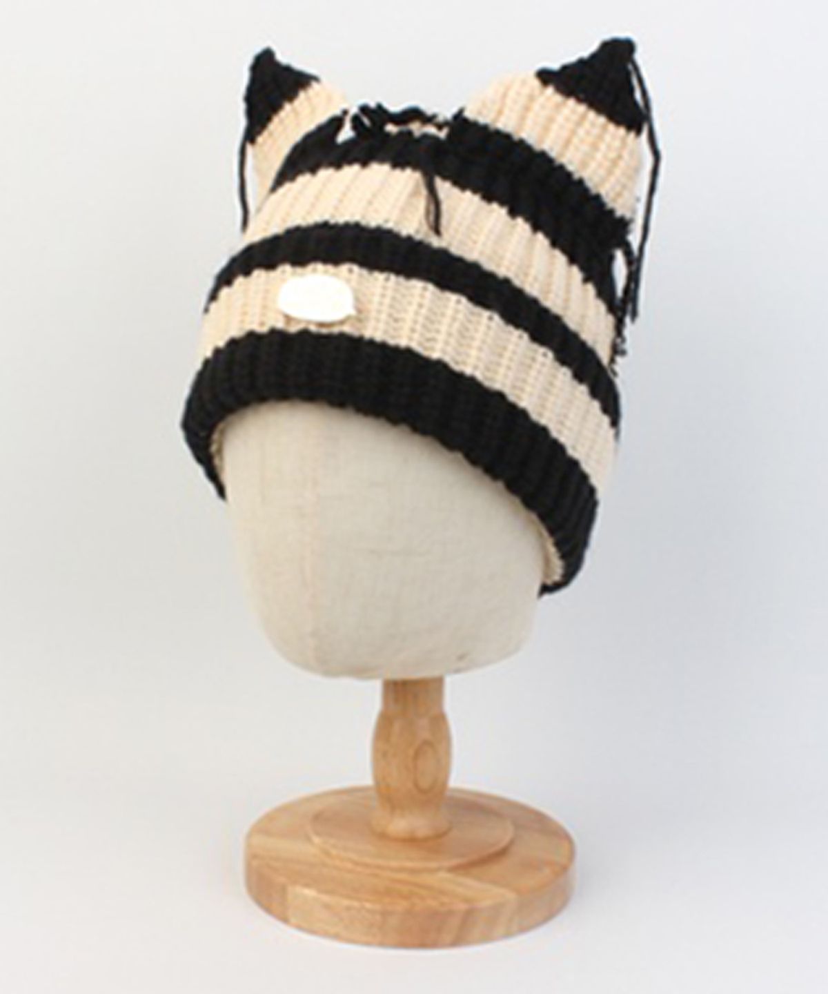 유니버셜 케미스트리(UNIVERSAL CHEMISTRY) Vintage Fox Black-Ivory Beanie 고양이비니
