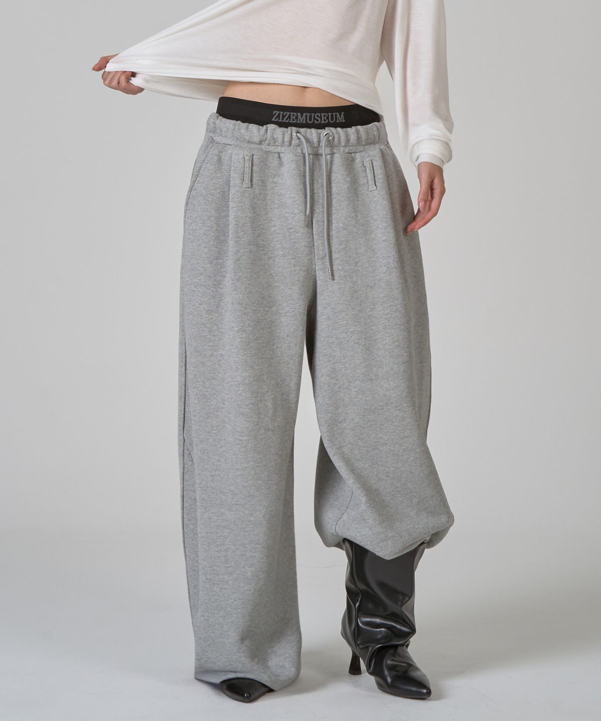 지제뮤지엄(ZIZEMUSEUM) LAYERED BANDING ONE-TUCK SWEATPANTS (MELANGE  GRAY)