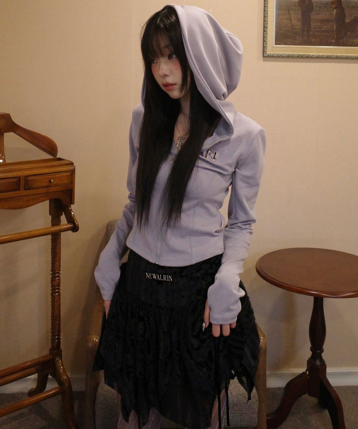 뉴얼린(NEWALRIN) Julie Line Emblem Hoodie Zip-Up Light Gray