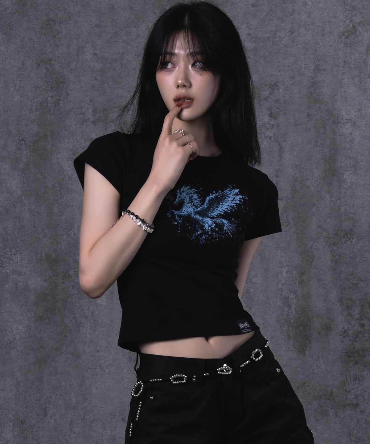 알트코드 아카이브(ALTCODE ARCHIVE) 페가수스 프레그먼트 슬림 탑 블랙