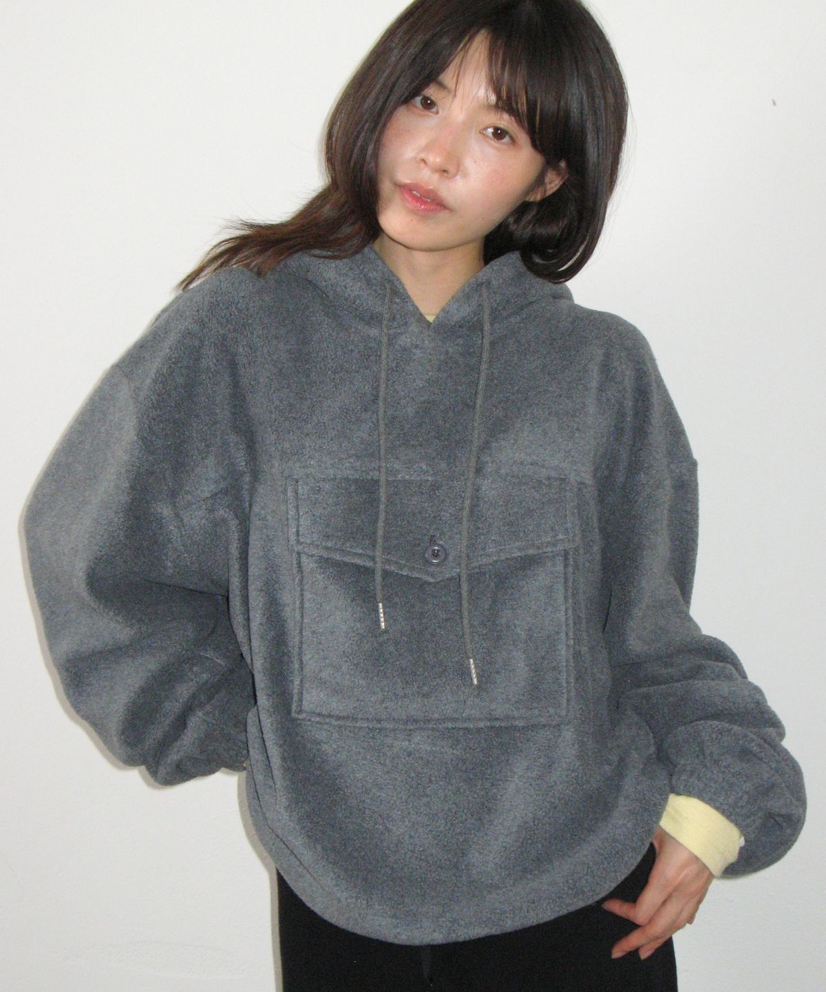 론론(RONRON) POCKET POINT FLEECE ANORAK CHARCOAL