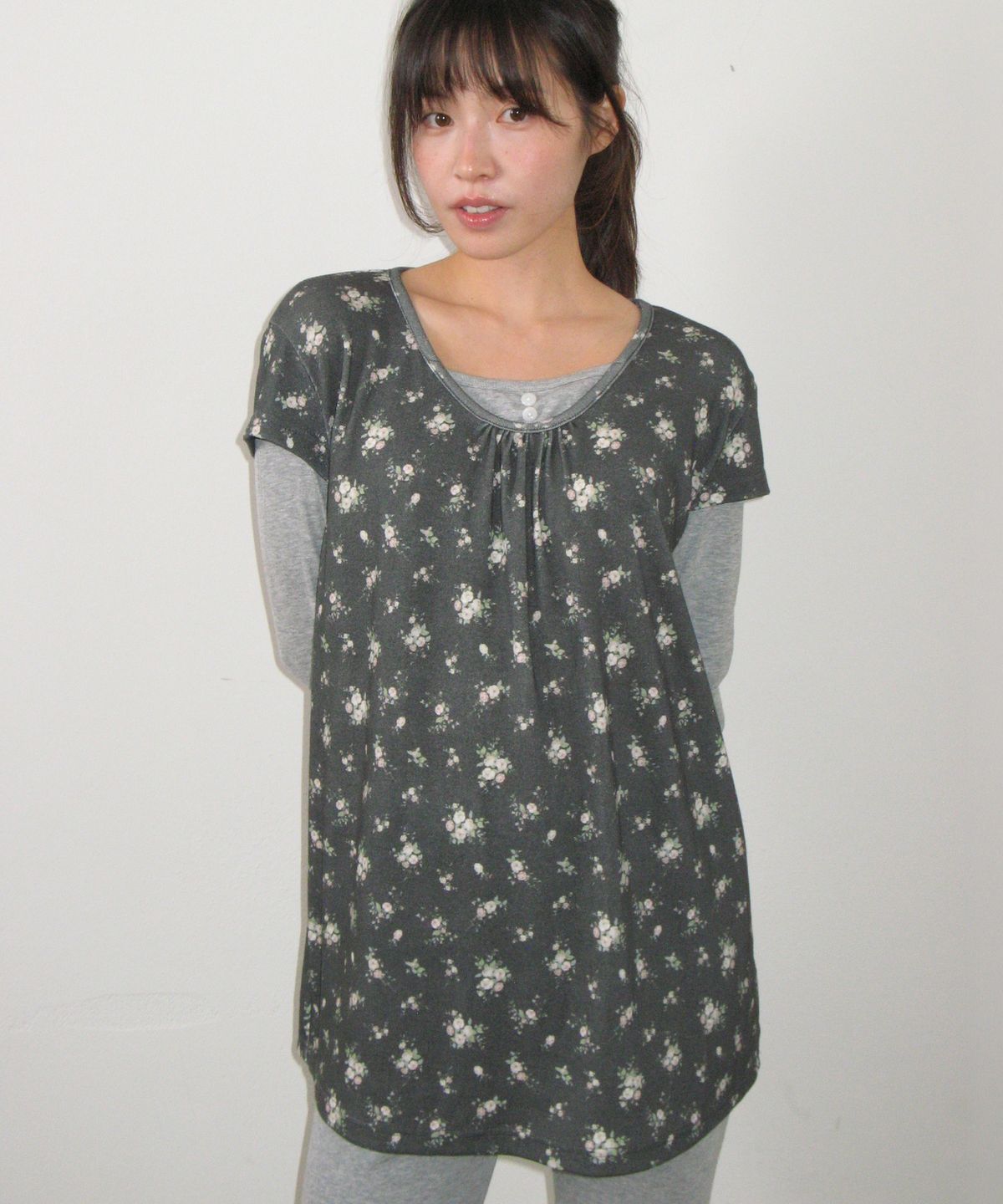 론론(RONRON) FLORAL LAYERED LONG SLEEVE CHARCOAL