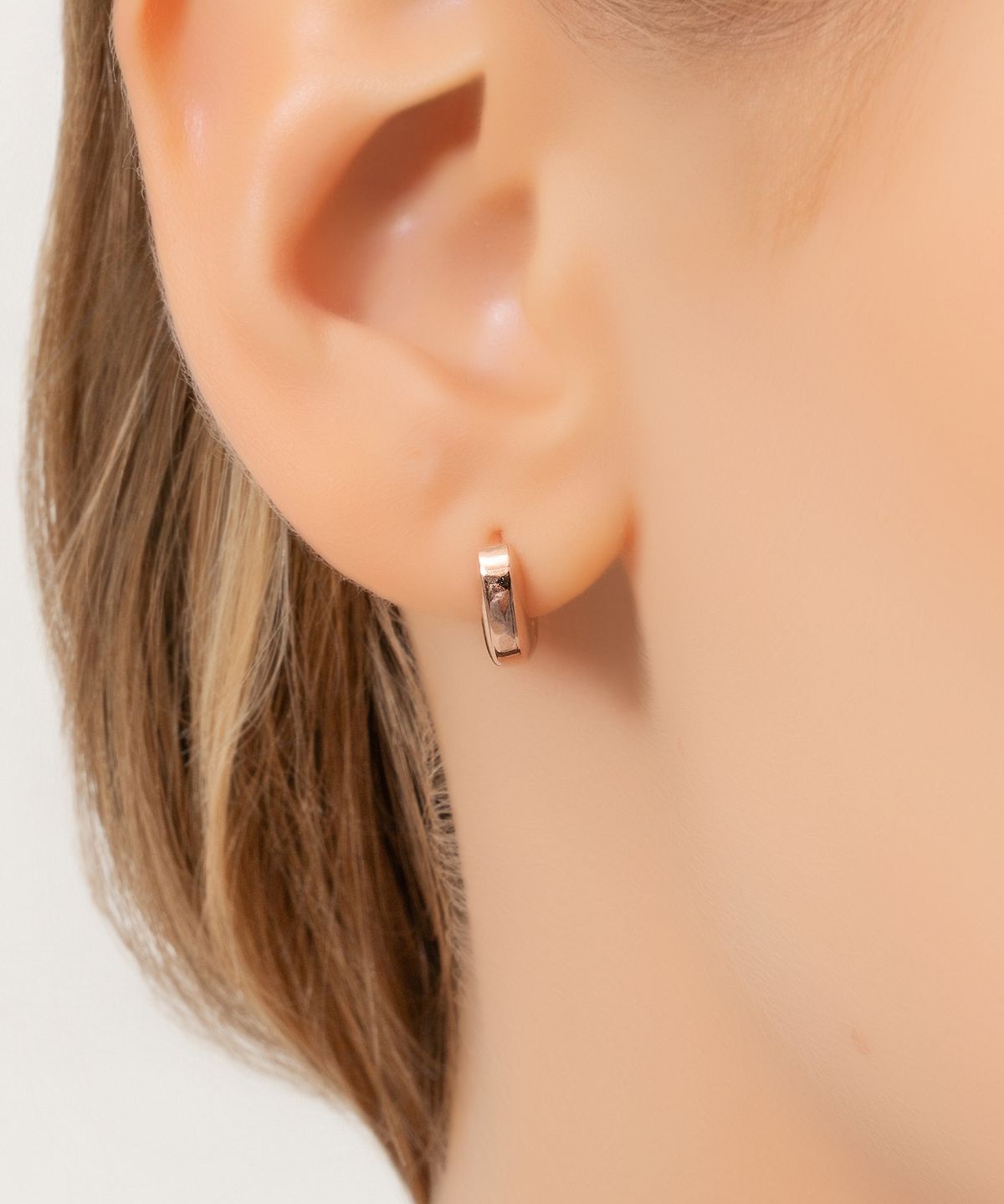 엘르주얼리(ELLEJEWELRY) 14K GF 미니 볼륨 원터치 귀걸이 ELGPEE596