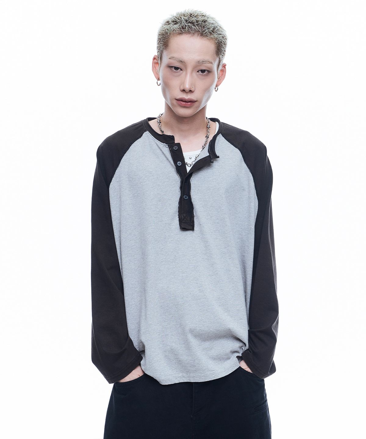 EASY NO EASY（イージーノーイージー）の「Deep Hen Neck Raglan Long Sleeve - Gray（Tops）」