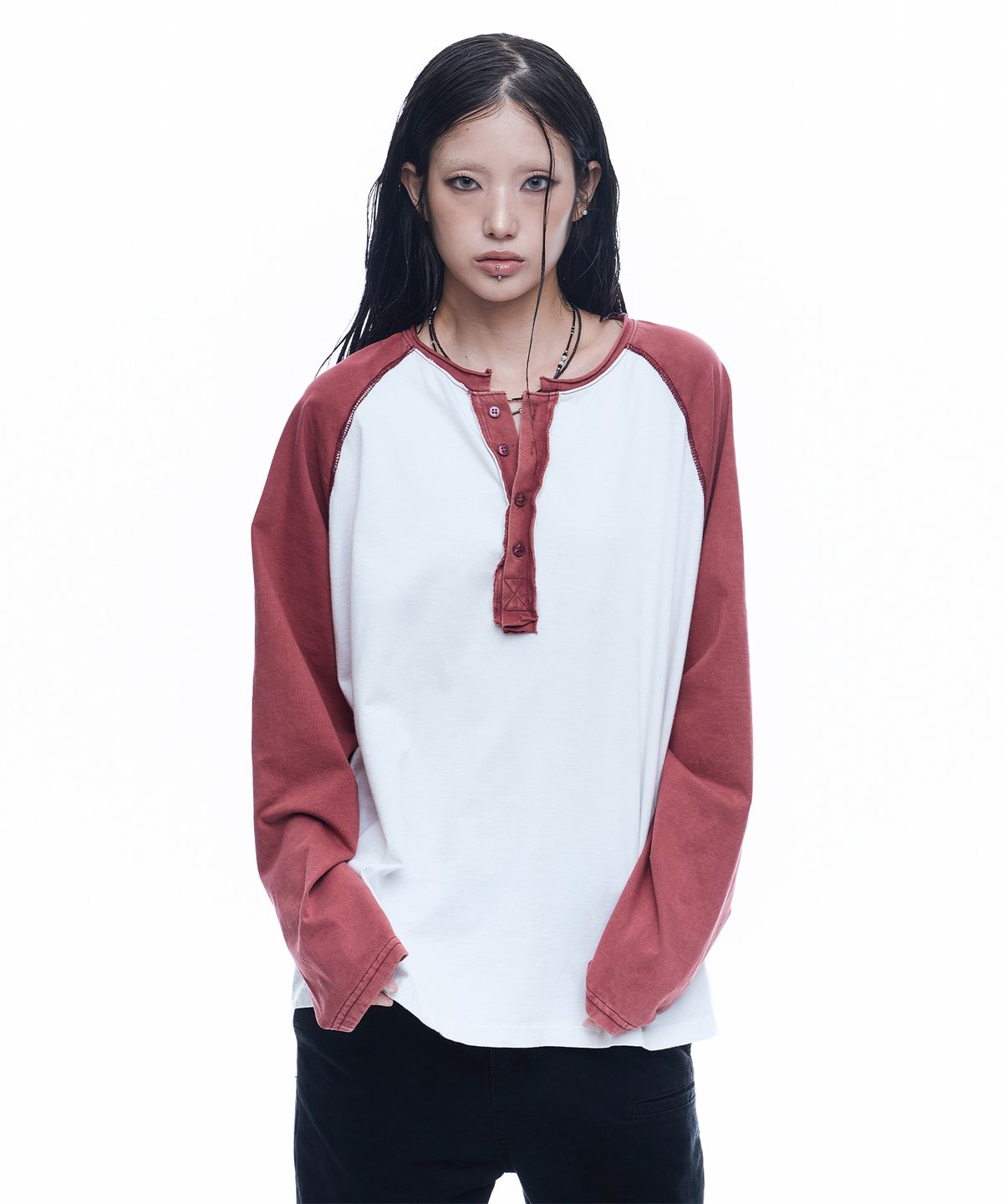 EASY NO EASY（イージーノーイージー）の「Deep Hen Neck Raglan Long Sleeve - White（Tops）」