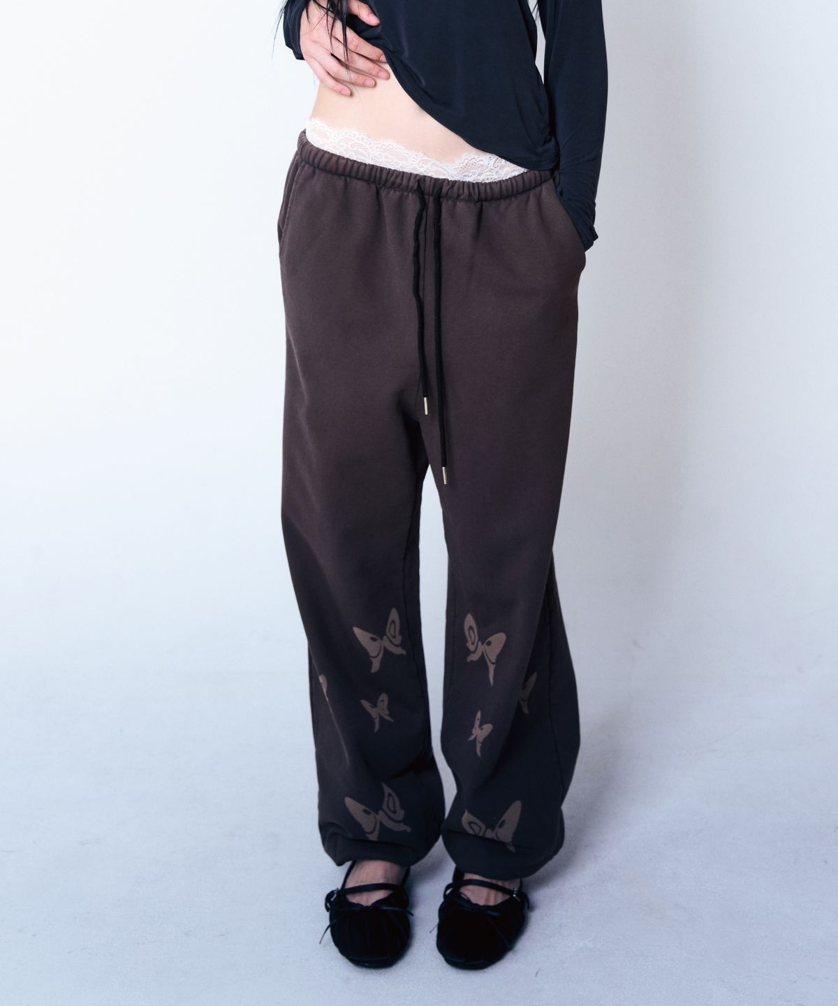 구월십일(GUWOLSIBIL) Laser Lace Layer Sweat Pants Charcoal