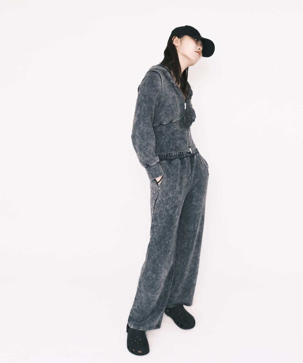 해빙(HAEBING) Half-Rib Snow Washed Pants (CHARCOAL)
