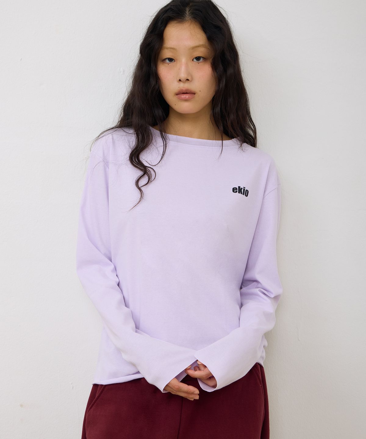 에키오(EKIO) 컷오프 베이직 로고 롱슬리브 (Lavender)