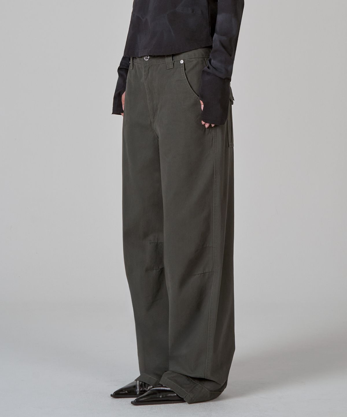 지제뮤지엄(ZIZEMUSEUM) VINTAGE SEMI-WIDE COTTON PANTS (KHAKI GRAY)