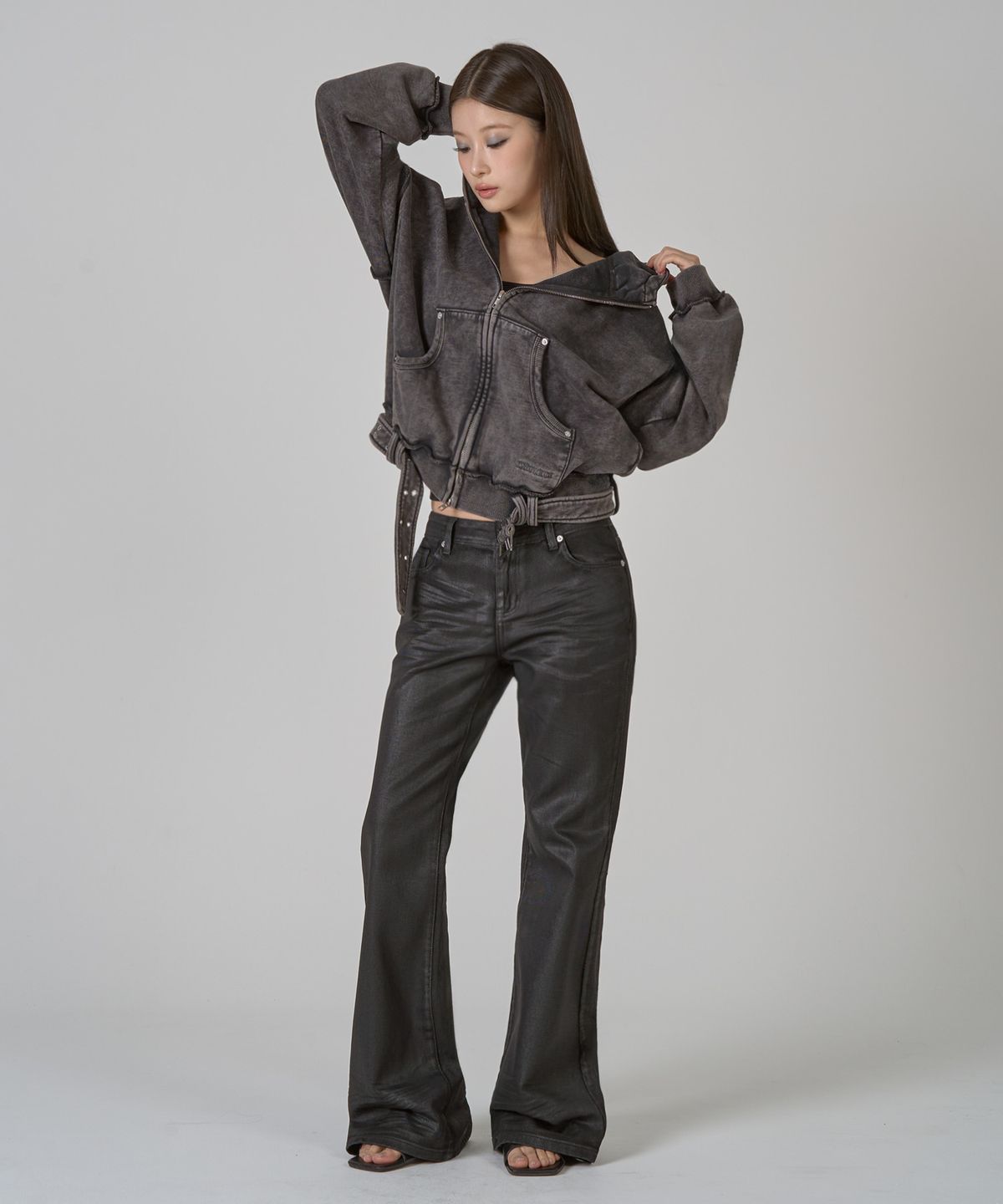 지제뮤지엄(ZIZEMUSEUM) EMBOSSED COATING BOOTCUT PANTS (BLACK)