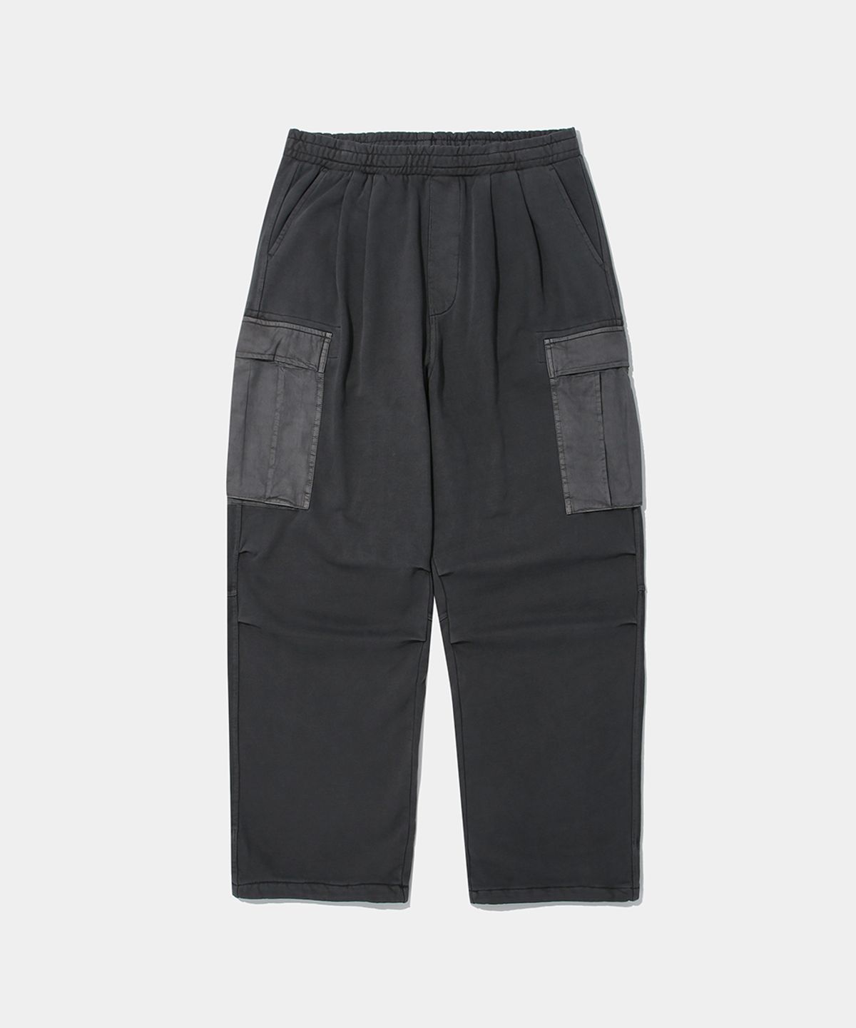 컬럼비아 유니버시티(COLUMBIA UNIVERSITY) UTILITY POCKET DYED FLEECE WIDE SWEATPANTS_CHARCOAL