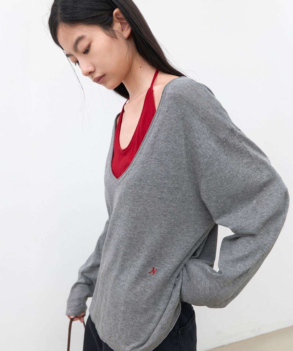 아틀리에 나인(ATELIER NAIN) (T-7325)COLOR-BLOCK HALTER DEEP V-NECK KNIT